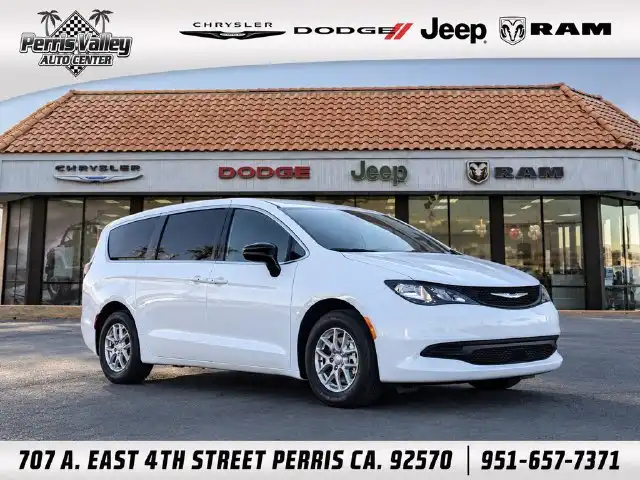 2027 Chrysler Voyager LX's photo