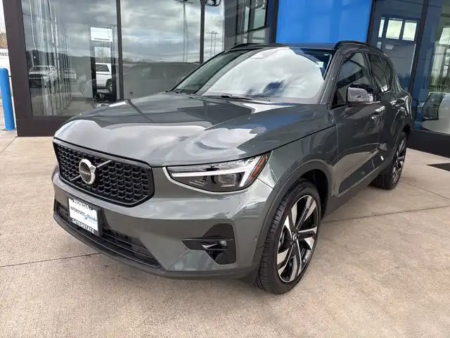 2026 Volvo XC40 B5 Ultra Dark AWD's photo