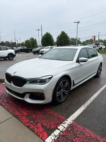 2017 BMW 7 Series 750i xDrive's photo