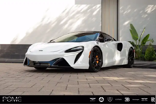2025 McLaren Artura 3.0 TechLux's photo
