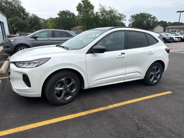 2023 Ford Escape ST-Line FWD's photo