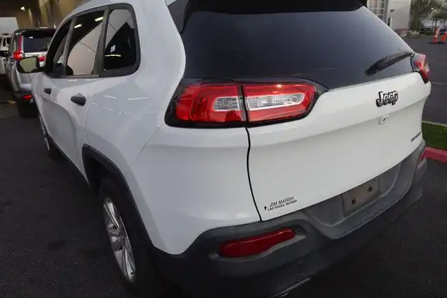 2015 Jeep Cherokee Sport's photo