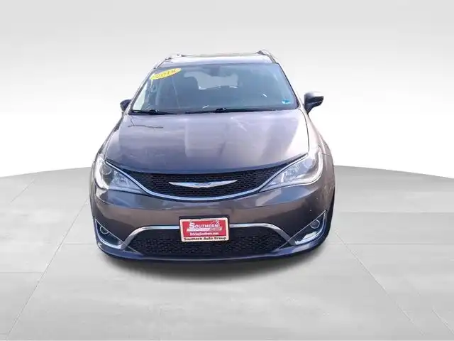 2018 Chrysler Pacifica Touring L's photo