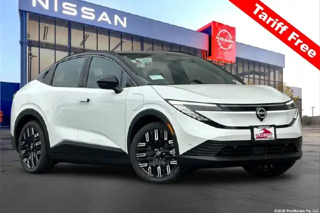 2026 Nissan Leaf Platinum+'s photo