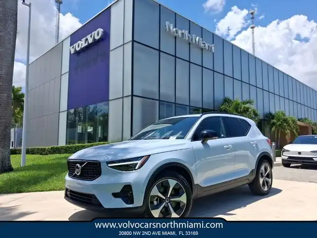 2026 Volvo XC40 B5 Plus Dark AWD's photo