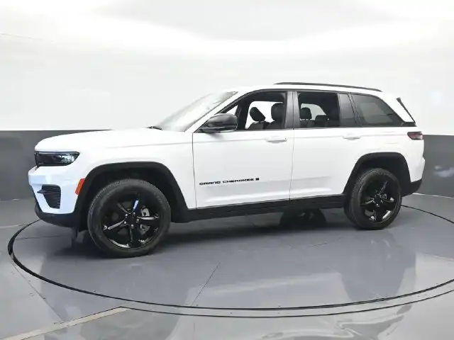 2024 Jeep Grand Cherokee Altitude 4WD's photo