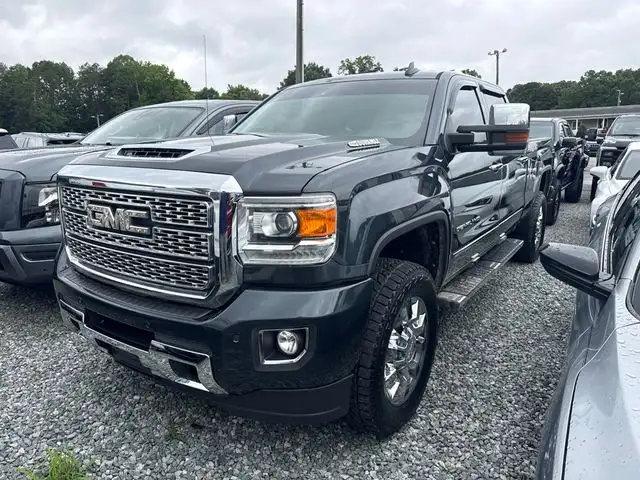 2019 GMC Sierra 4WD Crew Cab Standard Box Denali's photo