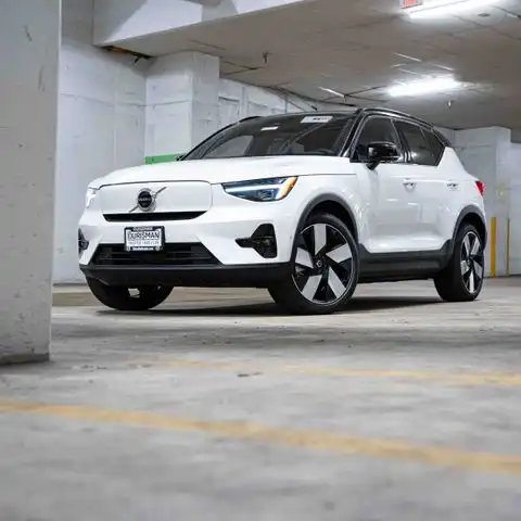 2026 Volvo EX40 Single Motor Extended Range Plus's photo