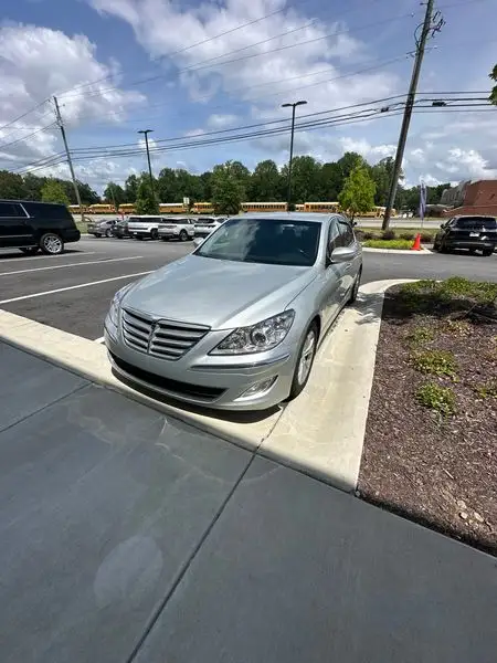 2012 Hyundai Genesis 3.8 photo 1