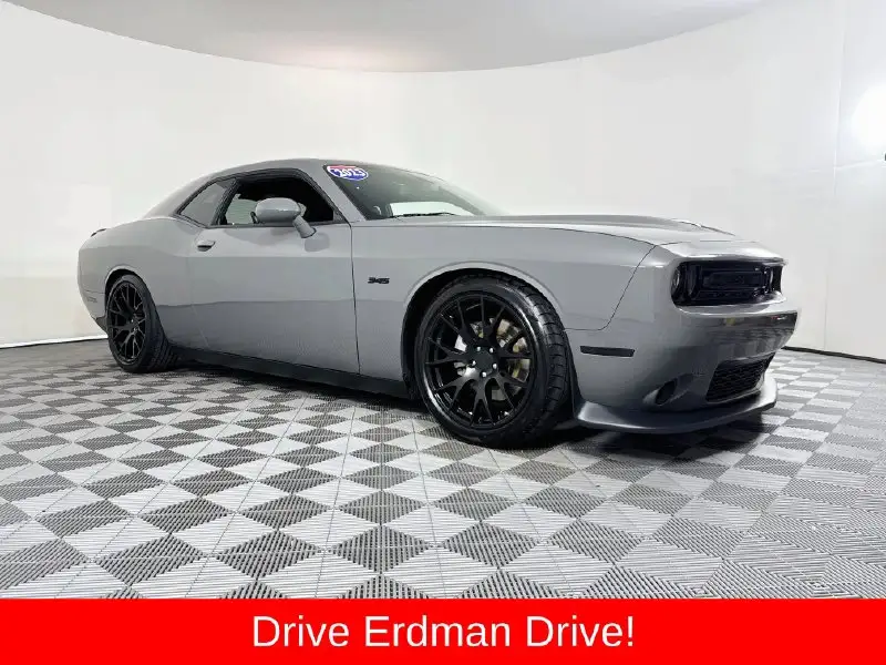 2023 Dodge Challenger R/T photo 1