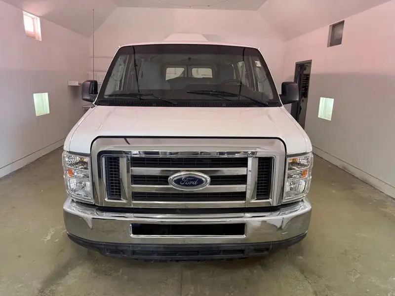 2012 Ford E-Series XLT E-350 Super Duty Extended photo 1