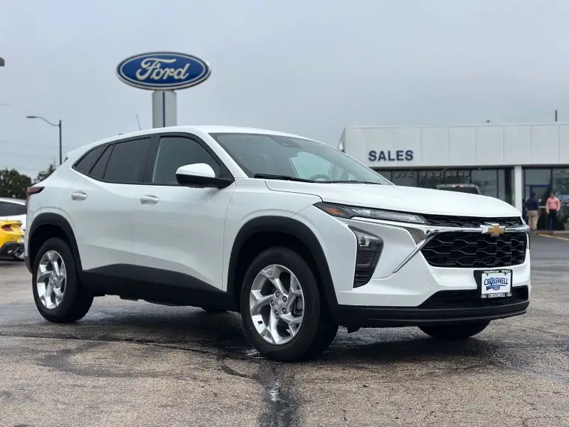 2025 Chevrolet Trax LS photo 1