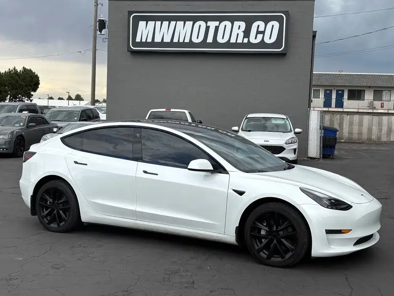 2023 Tesla Model 3 Long Range photo 1