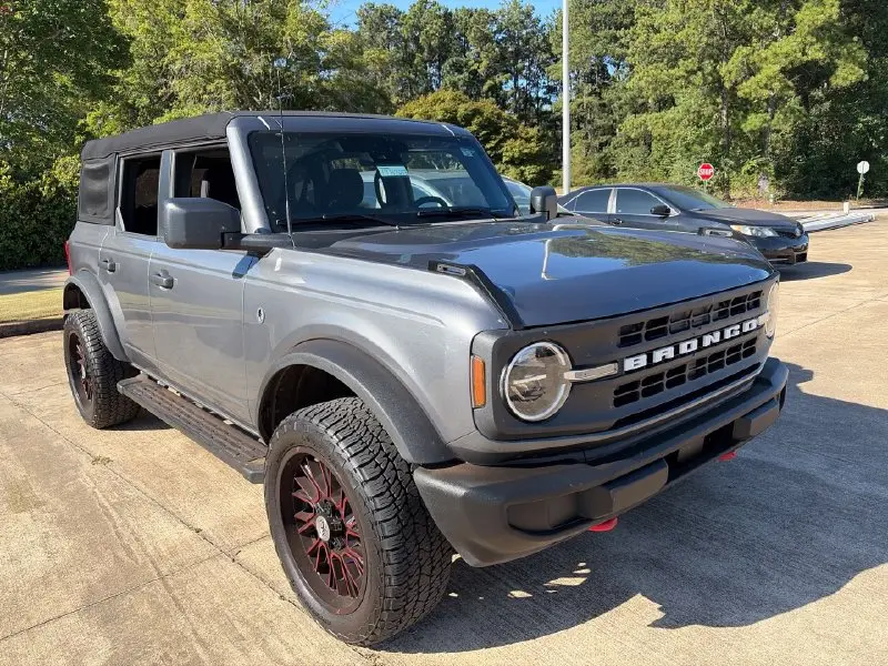 2025 Ford Bronco Base 4WD photo 1