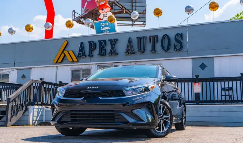 2023 Kia Forte LXS Auto photo 1