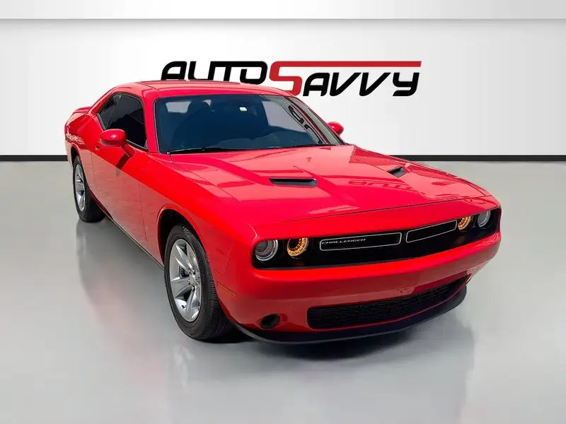 2022 Dodge Challenger SXT Auto photo 1