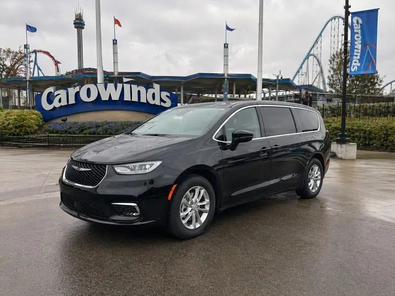 2026 Chrysler Pacifica Select photo 1