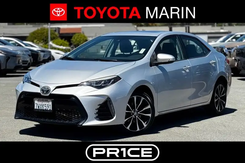 2017 Toyota Corolla SE AT photo 1