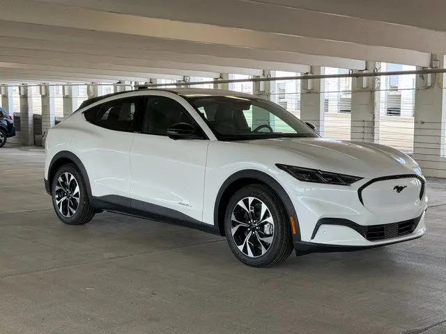 2026 Ford Mustang-Mach-e Select photo 1