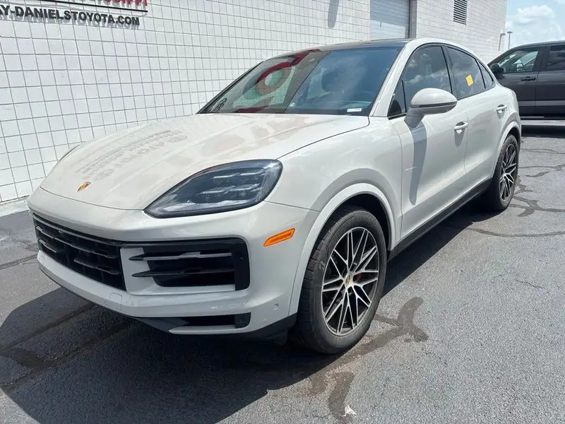 2024 Porsche Cayenne S photo 1