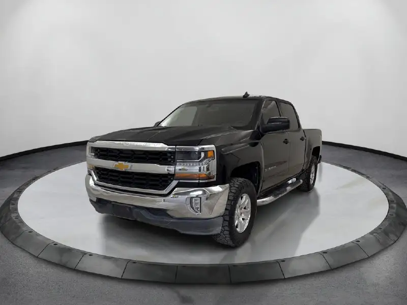 2017 Chevrolet Silverado 1500 LT Crew Cab Short Box photo 1