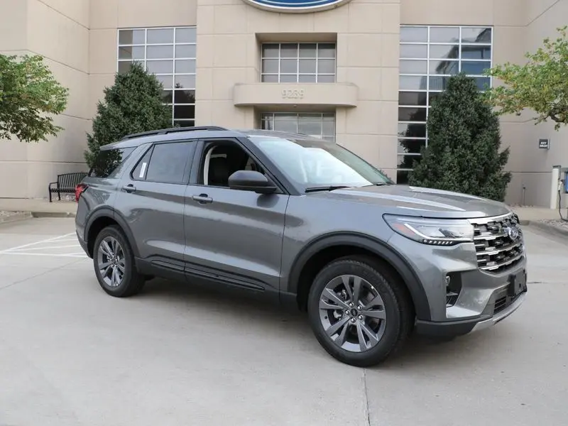 2026 Ford Explorer Active 4WD photo 1