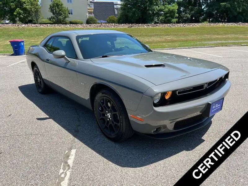 2017 Dodge Challenger GT photo 1