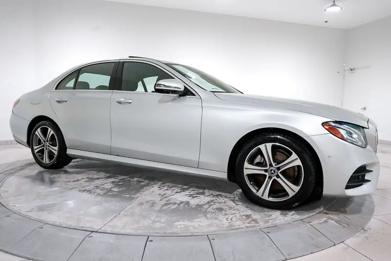 2019 Mercedes-Benz E-Class E300 4MATIC photo 1
