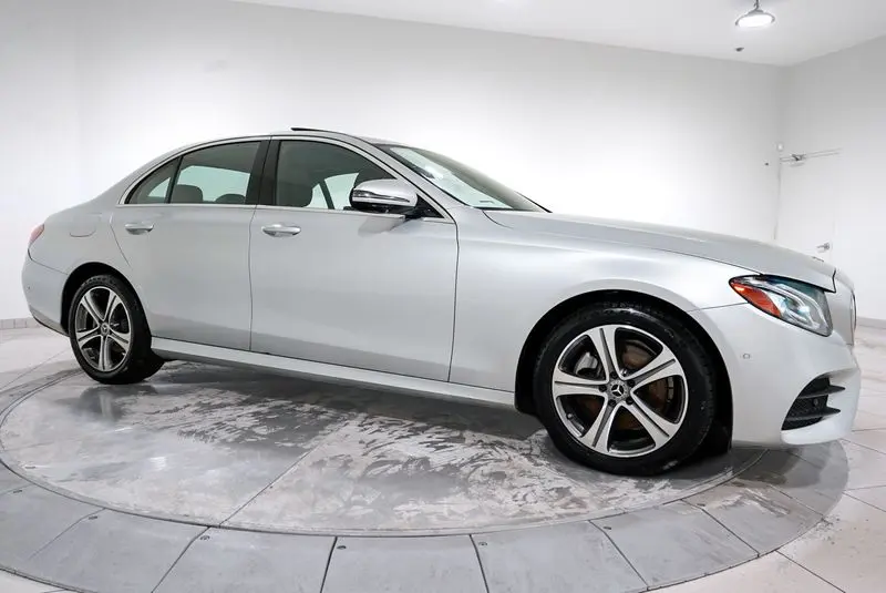 2019 Mercedes-Benz E-Class E300 4MATIC photo 1
