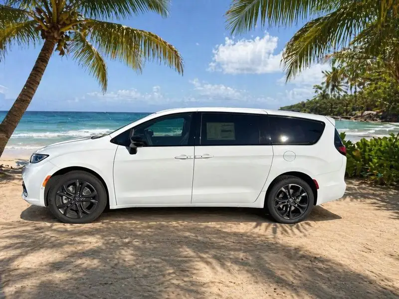 2026 Chrysler Pacifica Select AWD photo 1