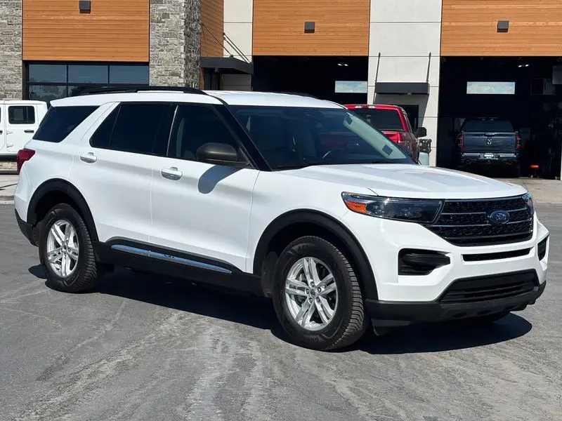 2021 Ford Explorer XLT 4WD photo 1
