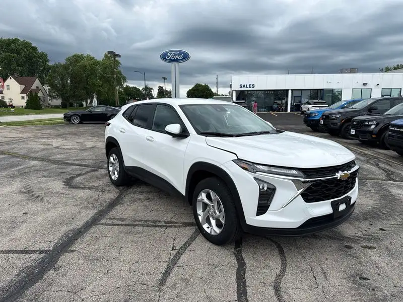2025 Chevrolet Trax LS photo 1