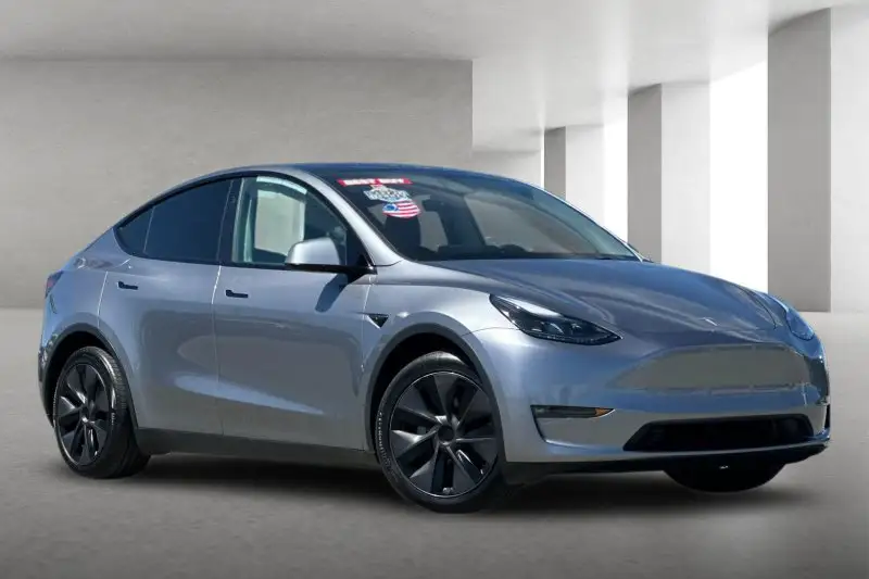 2025 Tesla Model Y Long Range Dual Motor AWD photo 1