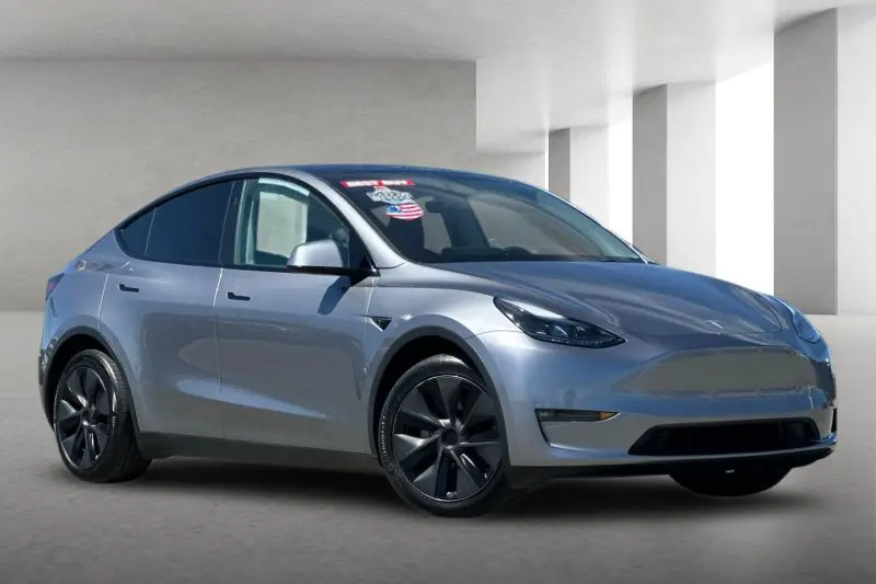 2025 Tesla Model Y Long Range Dual Motor AWD photo 1
