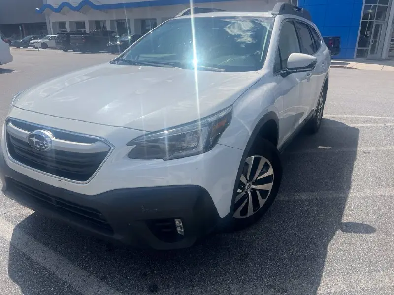 2020 Subaru Outback Premium photo 1