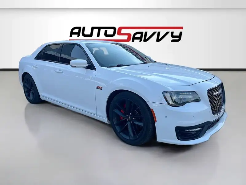 2023 Chrysler 300 C photo 1