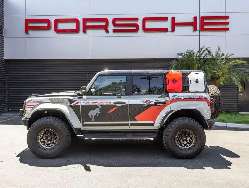 2025 Ford Bronco Raptor 4x4 photo 1