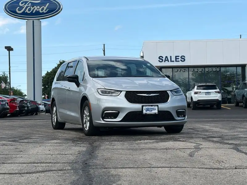 2026 Chrysler Pacifica Select photo 1