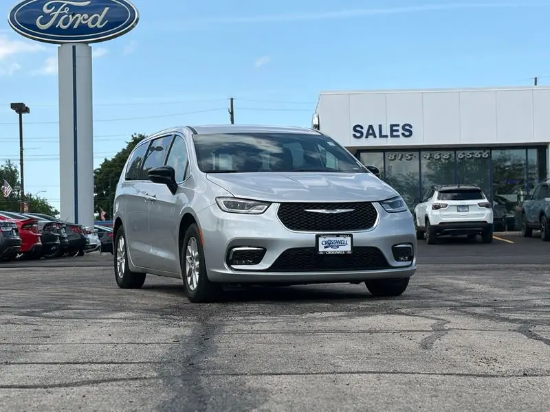 2026 Chrysler Pacifica Select photo 1