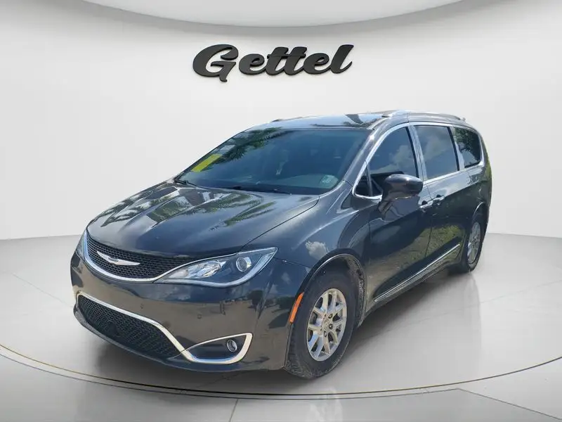 2020 Chrysler Pacifica Touring L photo 1
