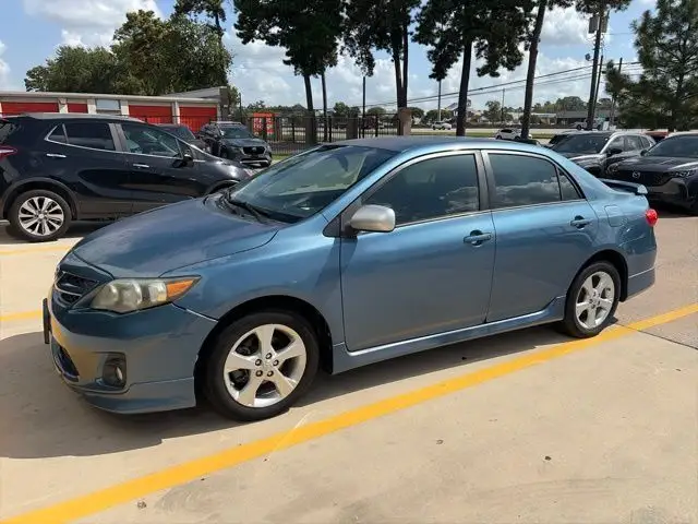2012 Toyota Corolla S AT photo 1