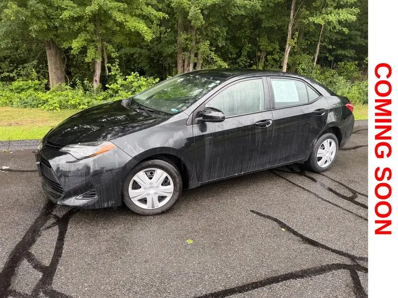 2018 Toyota Corolla LE AT photo 1