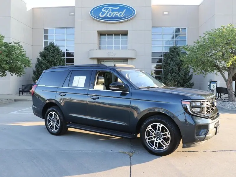 2025 Ford Expedition Active 4x4 photo 1