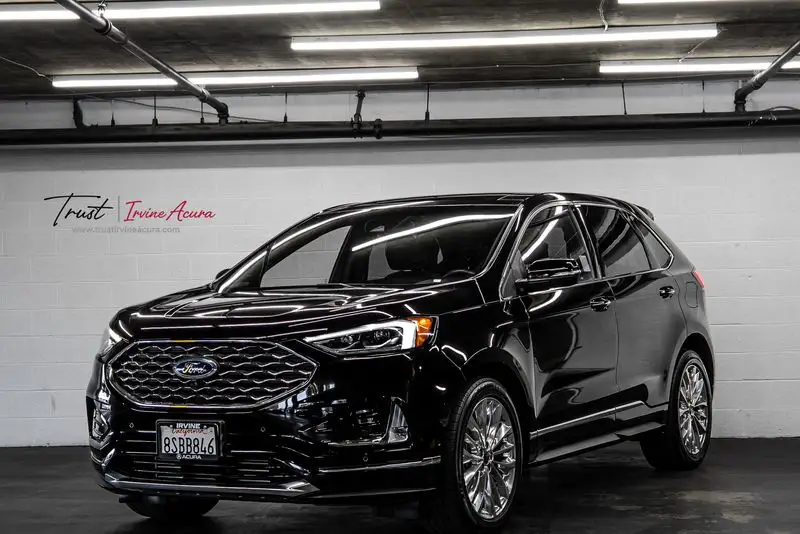 2020 Ford Edge Titanium photo 1