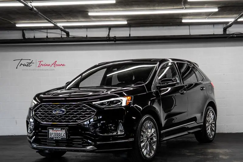 2020 Ford Edge Titanium photo 1