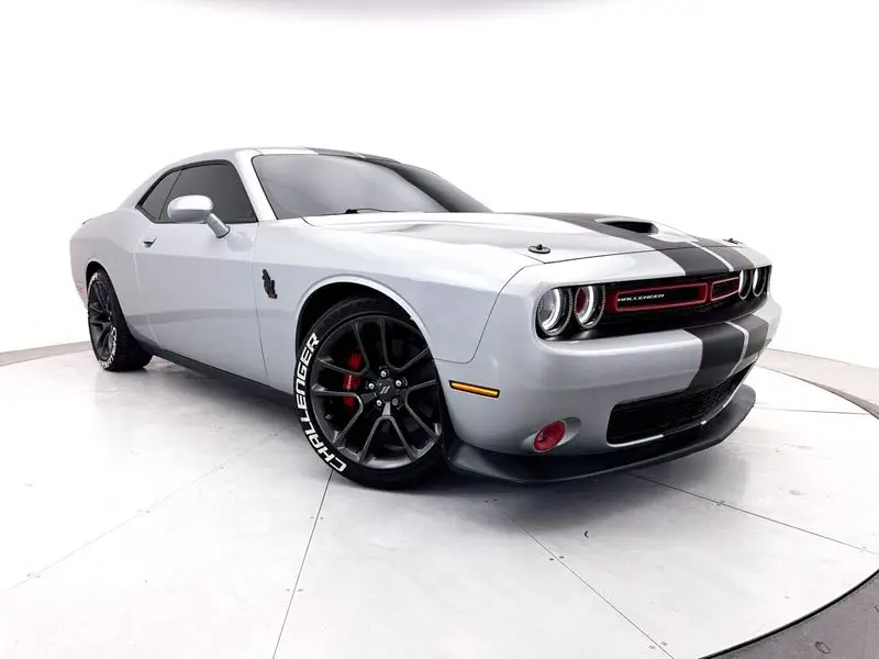 2023 Dodge Challenger R/T photo 1