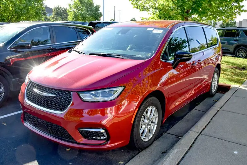 2025 Chrysler Pacifica Select photo 1