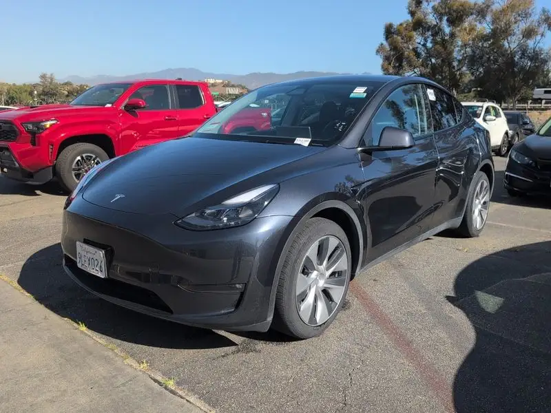 2024 Tesla Model Y Long Range Dual Motor All-Wheel Drive photo 1