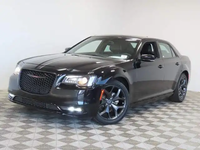 2023 Chrysler 300's photo