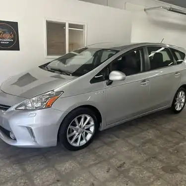 2014 Toyota Prius v Five's photo
